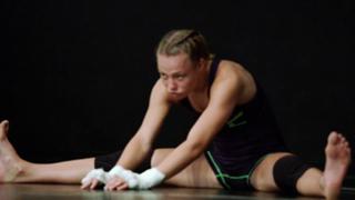 Rose Namajunas feet photo thumbnail