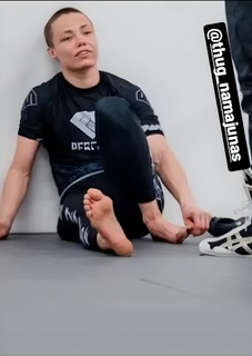 Rose Namajunas feet photo thumbnail