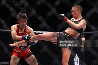 Rose Namajunas feet photo thumbnail