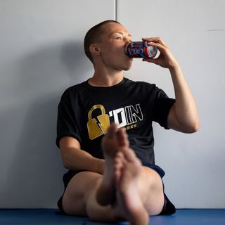 Rose Namajunas feet photo thumbnail