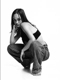 Rose Williams feet photo 1
