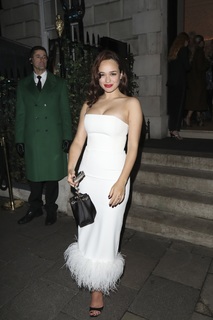 Rose Williams feet photo 3
