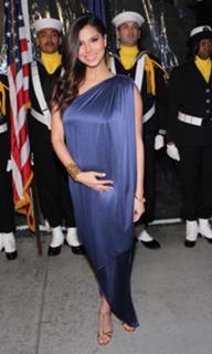 Roselyn Sanchez feet photo thumbnail