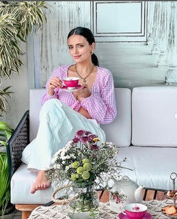 Roshni Chopra feet photo 13