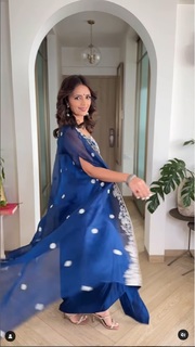 Roshni Chopra feet photo 3