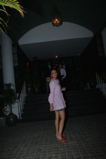 Roshni Chopra feet photo 12