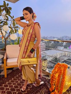 Roshni Chopra feet photo 7