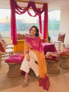 Roshni Chopra feet photo 4