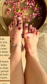 Roshni Chopra feet photo 13