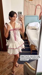 Roshni Chopra feet photo 12