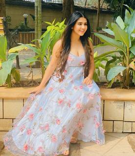 Roshni Walia feet photo 3
