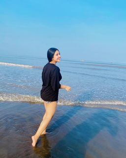 Roshni Walia feet photo 3