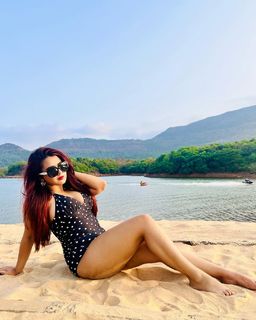 Roshni Walia feet photo 12