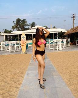 Roshni Walia feet photo 17