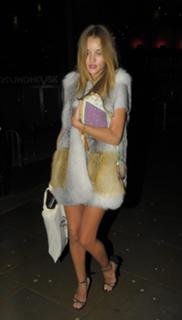 Rosie Huntington-Whiteley feet photo thumbnail