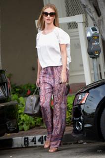 Rosie Huntington-Whiteley feet photo thumbnail
