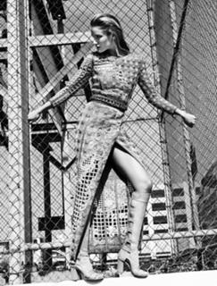 Rosie Huntington-Whiteley feet photo thumbnail