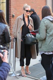 Rosie Huntington-Whiteley feet photo thumbnail