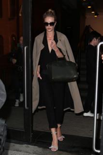 Rosie Huntington-Whiteley feet photo thumbnail