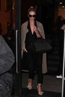 Rosie Huntington-Whiteley feet photo thumbnail