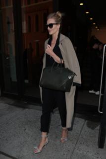 Rosie Huntington-Whiteley feet photo thumbnail