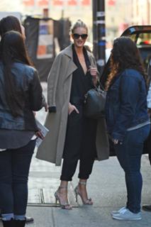 Rosie Huntington-Whiteley feet photo thumbnail