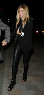 Rosie Huntington-Whiteley feet photo thumbnail