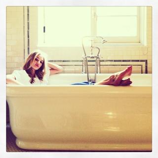 Rosie Huntington-Whiteley feet photo thumbnail