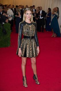 Rosie Huntington-Whiteley feet photo thumbnail