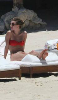 Rosie Huntington-Whiteley feet photo thumbnail