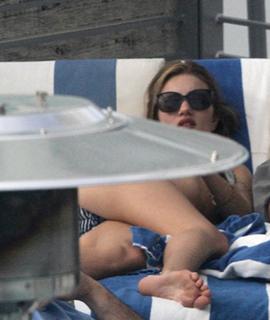 Rosie Huntington-Whiteley feet photo thumbnail