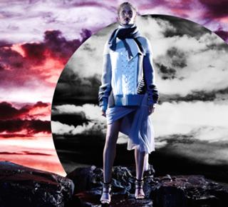 Rosie Huntington-Whiteley feet photo thumbnail