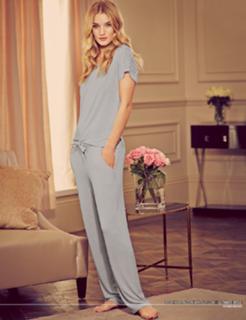 Rosie Huntington-Whiteley feet photo thumbnail