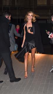 Rosie Huntington-Whiteley feet photo thumbnail