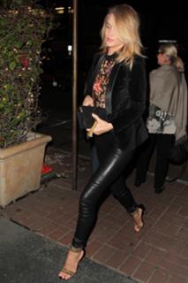 Rosie Huntington-Whiteley feet photo thumbnail