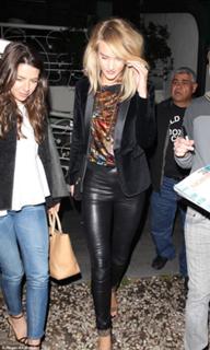 Rosie Huntington-Whiteley feet photo thumbnail