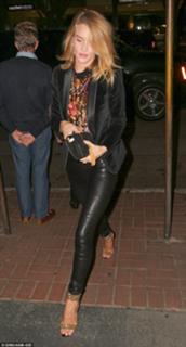 Rosie Huntington-Whiteley feet photo thumbnail