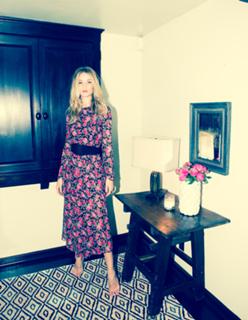 Rosie Huntington-Whiteley feet photo thumbnail