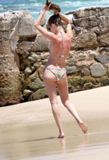 Rosie Huntington-Whiteley feet photo thumbnail