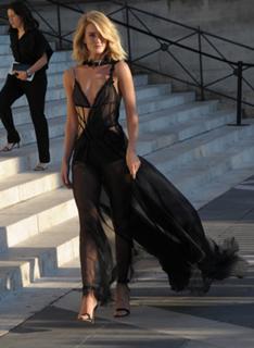 Rosie Huntington-Whiteley feet photo thumbnail