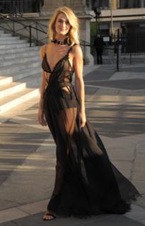 Rosie Huntington-Whiteley feet photo thumbnail