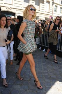 Rosie Huntington-Whiteley feet photo thumbnail