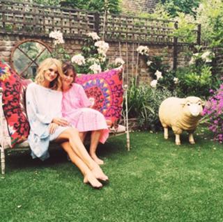 Rosie Huntington-Whiteley feet photo thumbnail