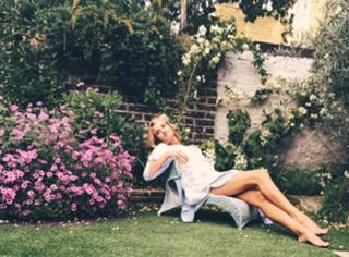 Rosie Huntington-Whiteley feet photo thumbnail