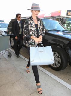 Rosie Huntington-Whiteley feet photo thumbnail