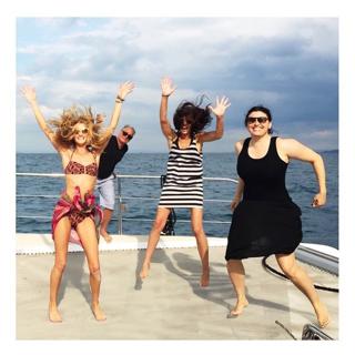 Rosie Huntington-Whiteley feet photo thumbnail