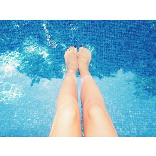 Rosie Huntington-Whiteley feet photo thumbnail