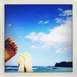 Rosie Huntington-Whiteley feet photo thumbnail