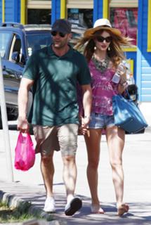 Rosie Huntington-Whiteley feet photo thumbnail