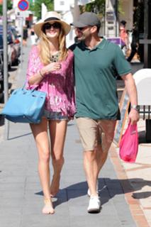 Rosie Huntington-Whiteley feet photo thumbnail